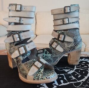 Freebird by Steven BOND Blue Turquoise CrocSandals